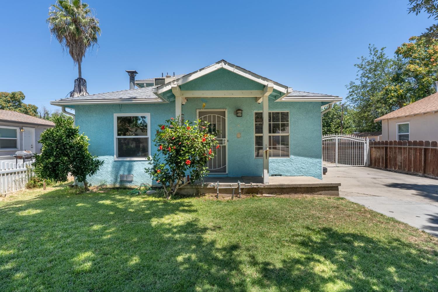 Detail Gallery Image 2 of 28 For 1741 Idalou Ave, Modesto,  CA 95350 - 4 Beds | 2/1 Baths