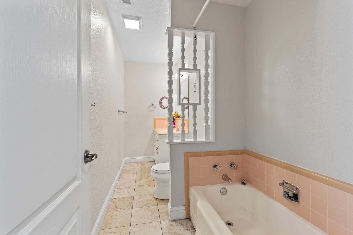 Detail Gallery Image 19 of 36 For 1846 Waring Way, Modesto,  CA 95350 - 5 Beds | 3 Baths