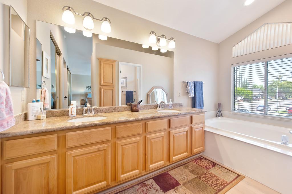 Detail Gallery Image 16 of 31 For 4530 Winter Oak Way, Antelope,  CA 95843 - 3 Beds | 2/1 Baths