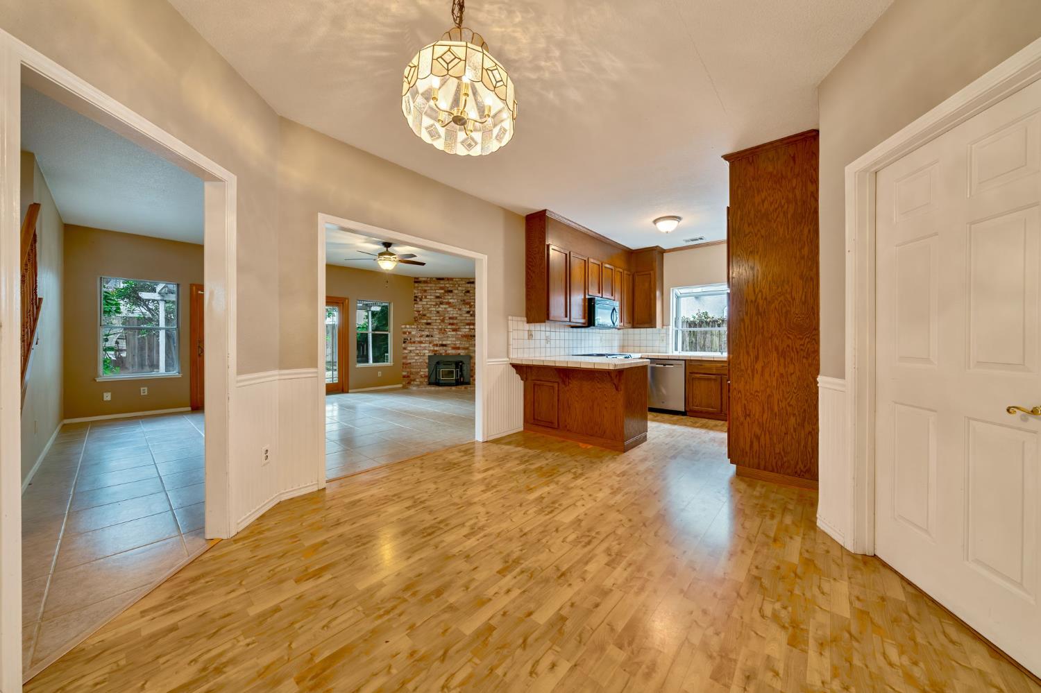Detail Gallery Image 13 of 36 For 6736 Folkstone Way, Elk Grove,  CA 95758 - 4 Beds | 3 Baths