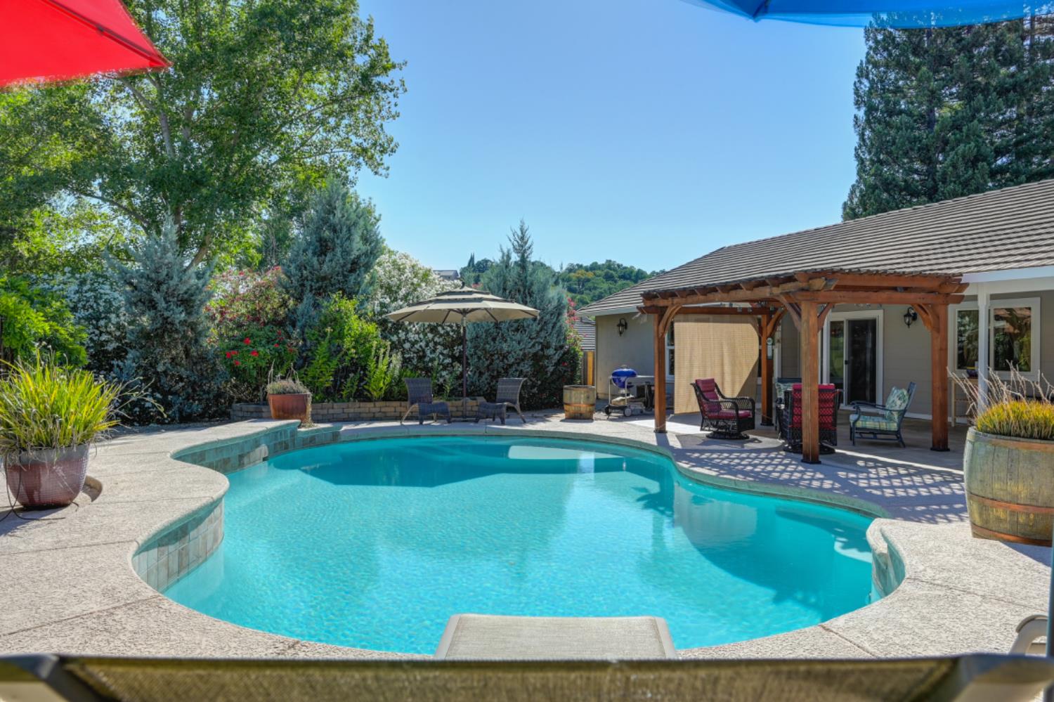 Detail Gallery Image 1 of 42 For 2421 Huckleberry Ln, Valley Springs,  CA 95252 - 3 Beds | 2 Baths