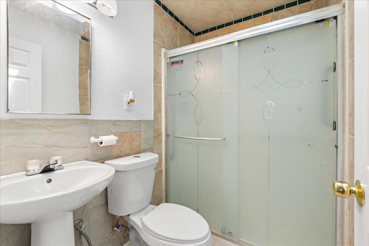 Detail Gallery Image 15 of 31 For 2117 Violet, Sacramento,  CA 95825 - 8 Beds | 4 Baths