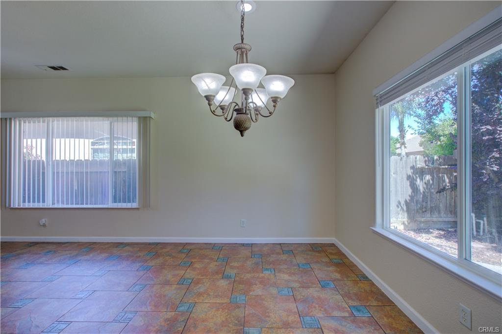 Detail Gallery Image 11 of 54 For 1443 Favier Dr, Merced,  CA 95340 - 5 Beds | 2/1 Baths