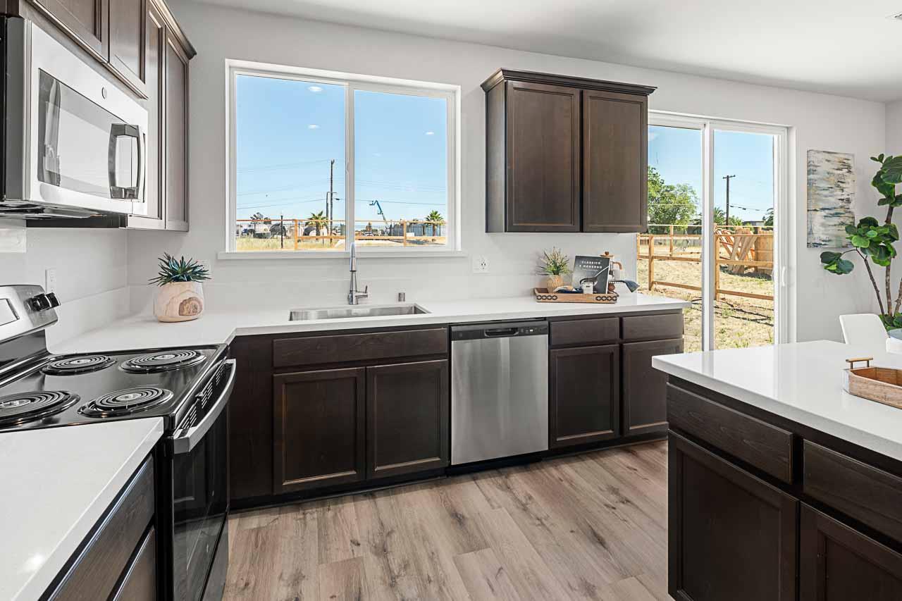 Detail Gallery Image 4 of 6 For 35 Brookbay Way, Sacramento,  CA 95838 - 3 Beds | 2/1 Baths