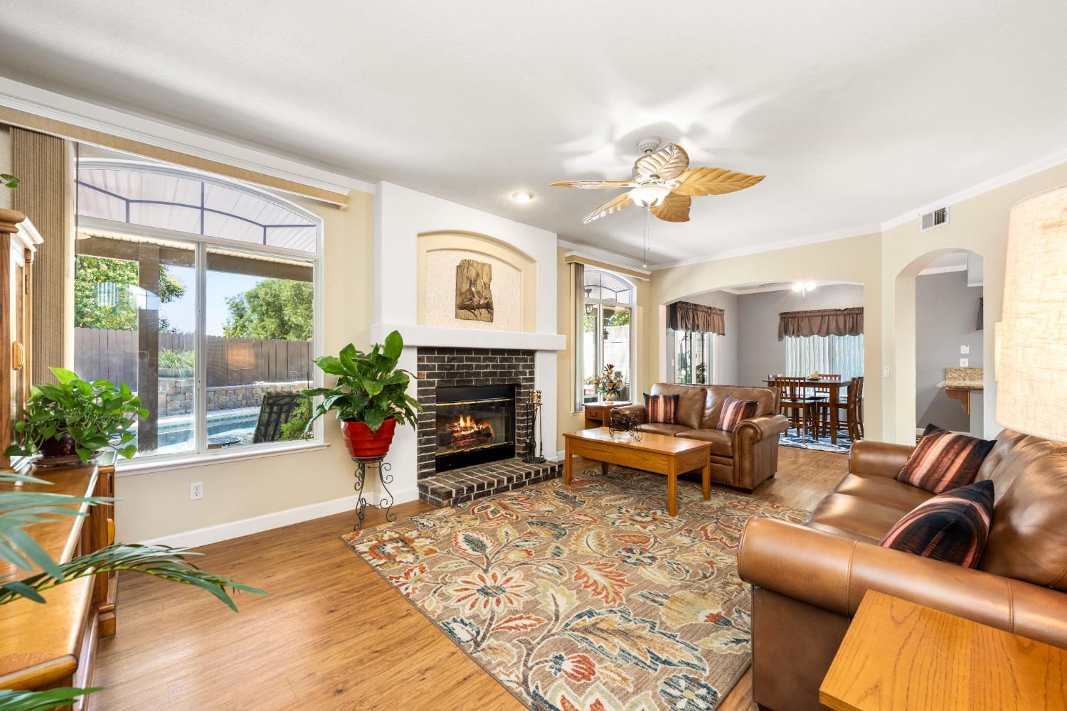 Detail Gallery Image 13 of 57 For 5100 Homeland Ct, Antelope,  CA 95843 - 6 Beds | 3 Baths