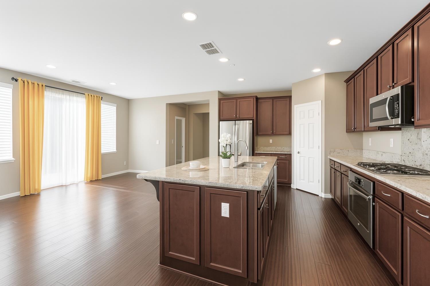 Detail Gallery Image 11 of 33 For 2544 Mack Way, Woodland,  CA 95776 - 4 Beds | 3 Baths
