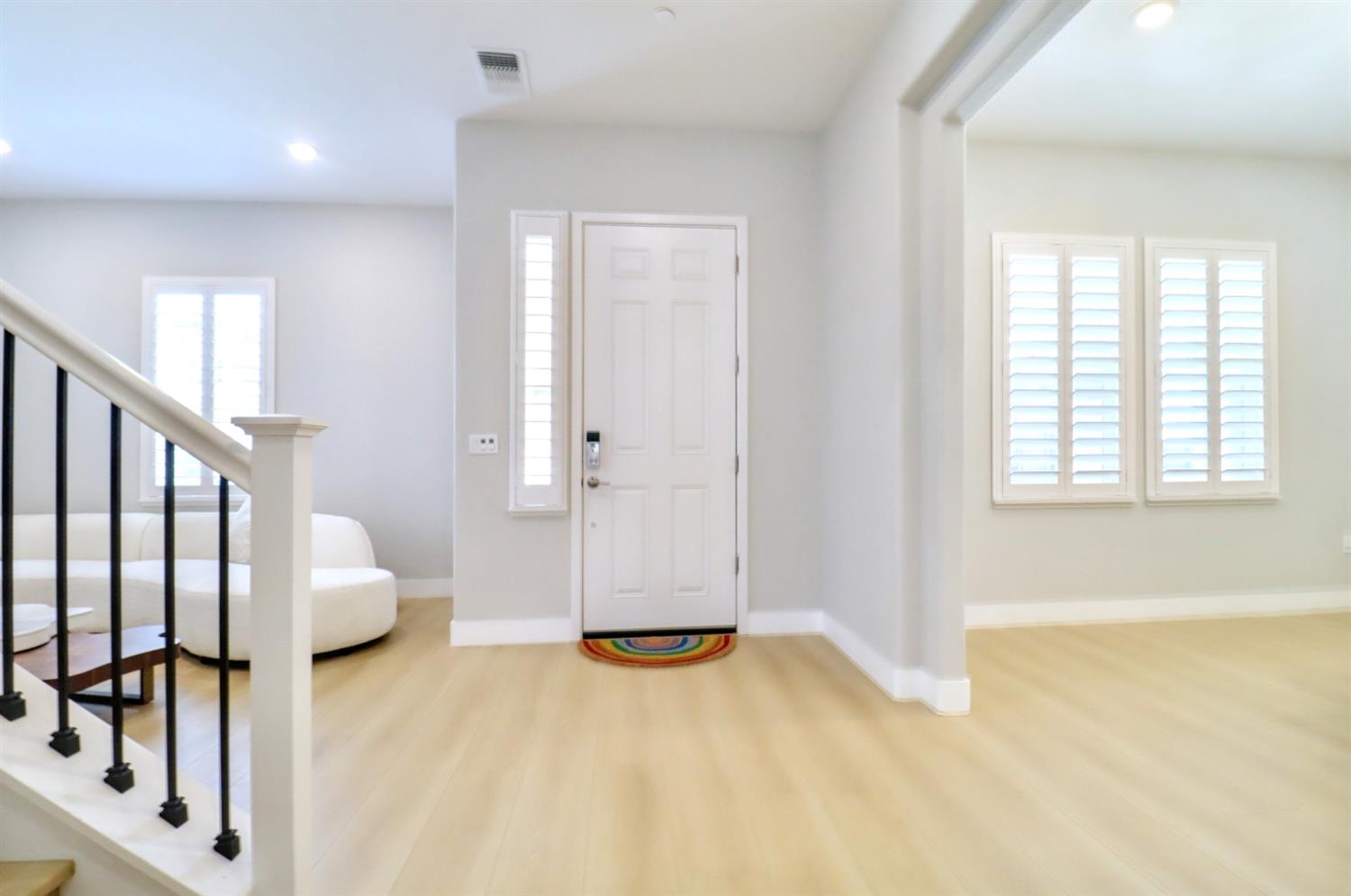 Detail Gallery Image 5 of 44 For 8594 Sona Way, Elk Grove,  CA 95757 - 6 Beds | 5/1 Baths