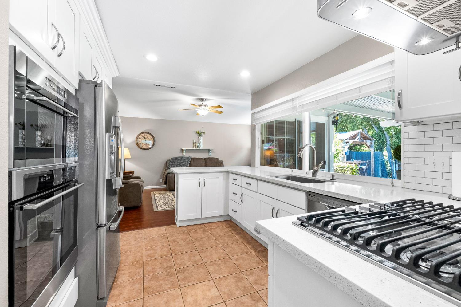 Detail Gallery Image 11 of 41 For 8107 Peppertree Rd, Dublin,  CA 94568 - 4 Beds | 2 Baths