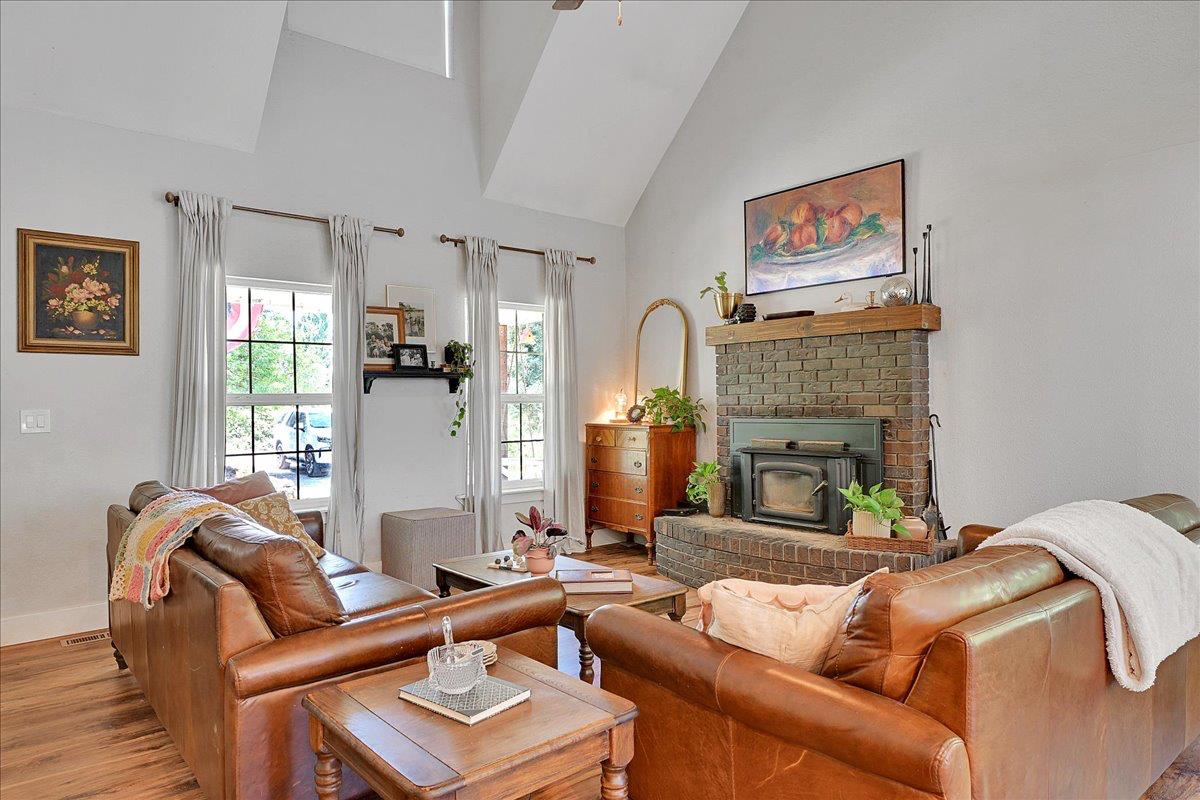 Detail Gallery Image 9 of 45 For 2724 State Highway 20, Marysville,  CA 95901 - 3 Beds | 2 Baths