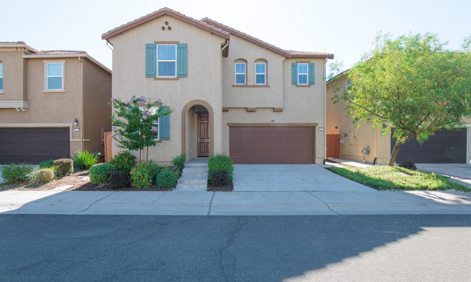 Detail Gallery Image 2 of 53 For 5231 Morning Bird Way, Sacramento,  CA 95835 - 5 Beds | 3 Baths