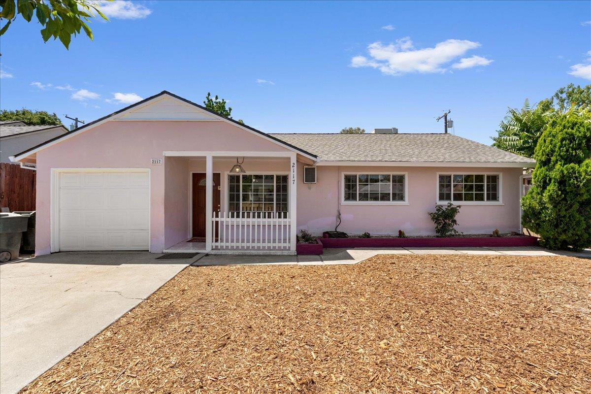 Detail Gallery Image 1 of 31 For 2117 Violet, Sacramento,  CA 95825 - 8 Beds | 4 Baths