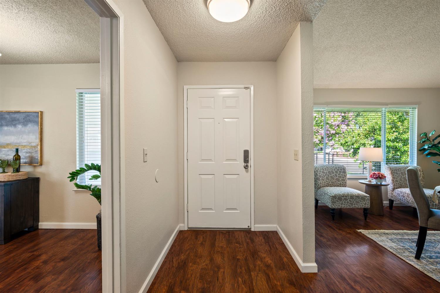 Detail Gallery Image 8 of 32 For 3331 Calico Ct, Sacramento,  CA 95826 - 3 Beds | 2 Baths