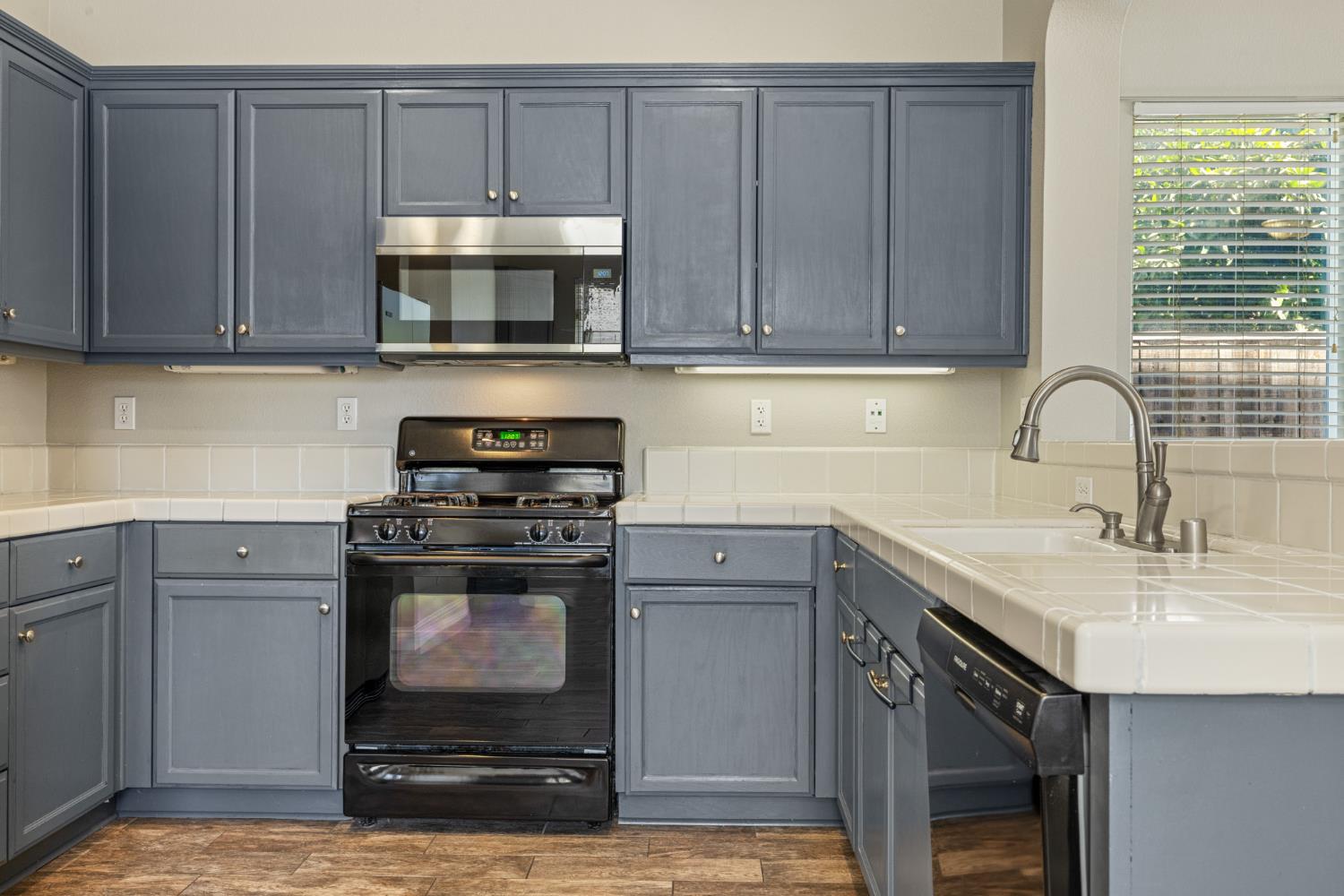 Detail Gallery Image 14 of 55 For 4330 Alba Ct, Turlock,  CA 95382 - 3 Beds | 2/1 Baths