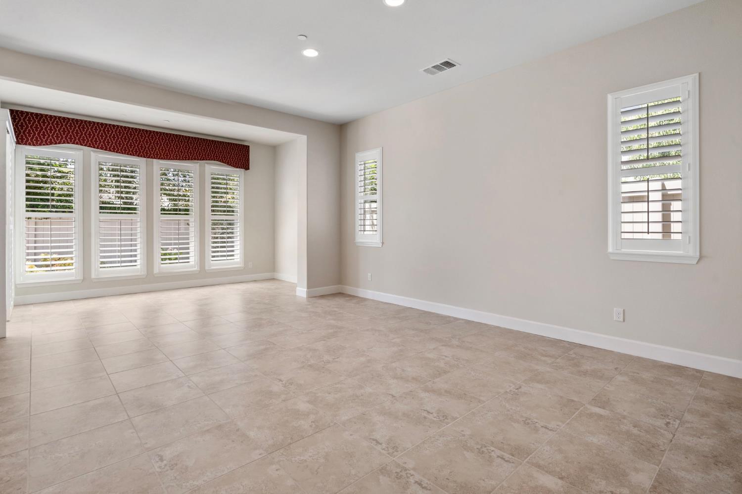 Detail Gallery Image 17 of 55 For 1264 Elm Ridge St, Manteca,  CA 95336 - 3 Beds | 2/1 Baths