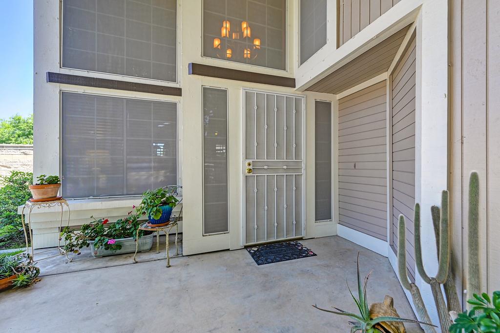 Detail Gallery Image 3 of 31 For 4530 Winter Oak Way, Antelope,  CA 95843 - 3 Beds | 2/1 Baths