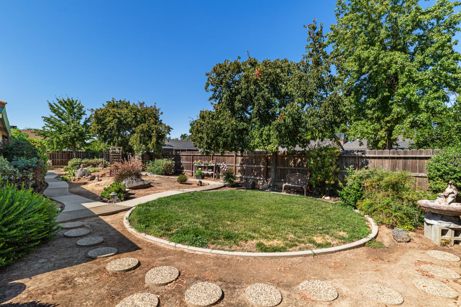 Detail Gallery Image 39 of 46 For 1009 Zinfandel Pl, Modesto,  CA 95351 - 3 Beds | 2 Baths