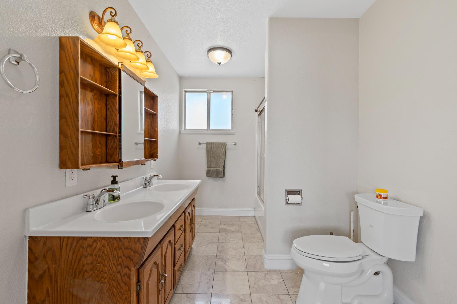 Detail Gallery Image 29 of 36 For 1846 Waring Way, Modesto,  CA 95350 - 5 Beds | 3 Baths