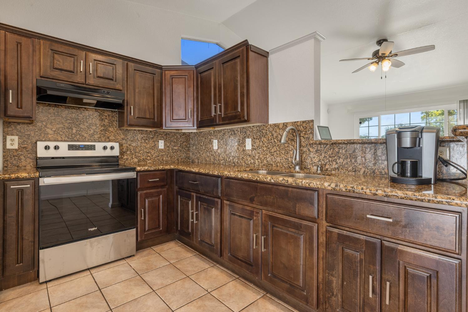 Detail Gallery Image 11 of 33 For 633 Waddell Way, Modesto,  CA 95357 - 3 Beds | 2 Baths