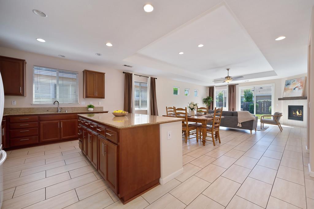 Detail Gallery Image 2 of 35 For 1681 Highland Dr, West Sacramento,  CA 95691 - 3 Beds | 2 Baths
