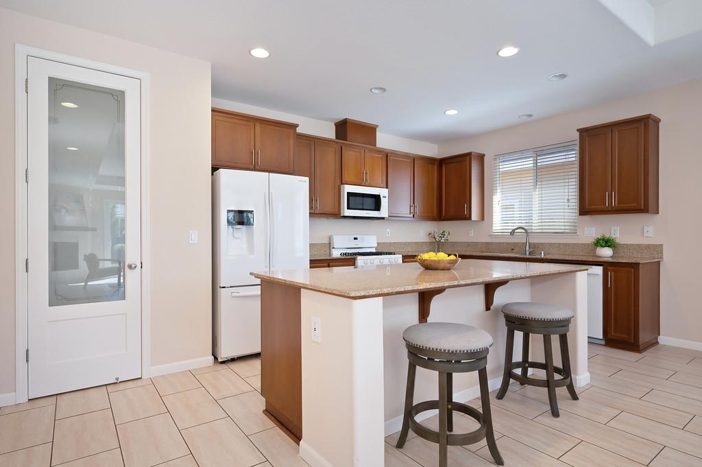 Detail Gallery Image 8 of 35 For 1681 Highland Dr, West Sacramento,  CA 95691 - 3 Beds | 2 Baths