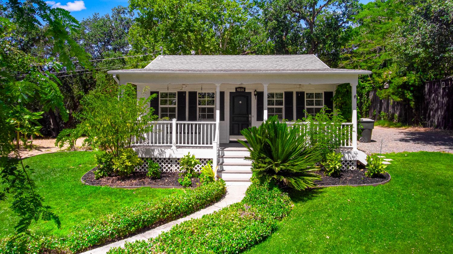 Detail Gallery Image 1 of 40 For 4516 Sierra View Way, Fair Oaks,  CA 95628 - 2 Beds | 1 Baths