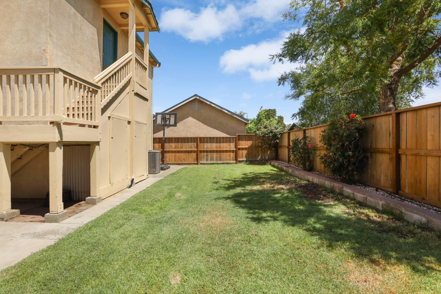 Detail Gallery Image 9 of 16 For 1262 Syracuse Ln, Manteca,  CA 95336 - 4 Beds | 2/1 Baths