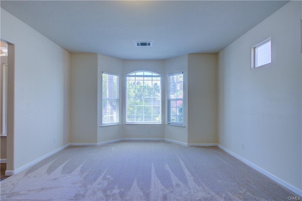 Detail Gallery Image 4 of 54 For 1443 Favier Dr, Merced,  CA 95340 - 5 Beds | 2/1 Baths