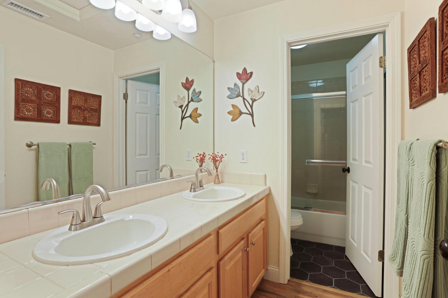 Detail Gallery Image 13 of 21 For 1214 Royal Ann Ct, Brentwood,  CA 94513 - 4 Beds | 2/1 Baths