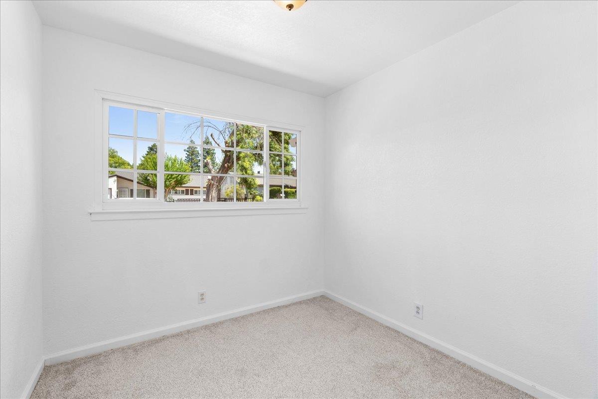 Detail Gallery Image 9 of 31 For 2117 Violet, Sacramento,  CA 95825 - 8 Beds | 4 Baths