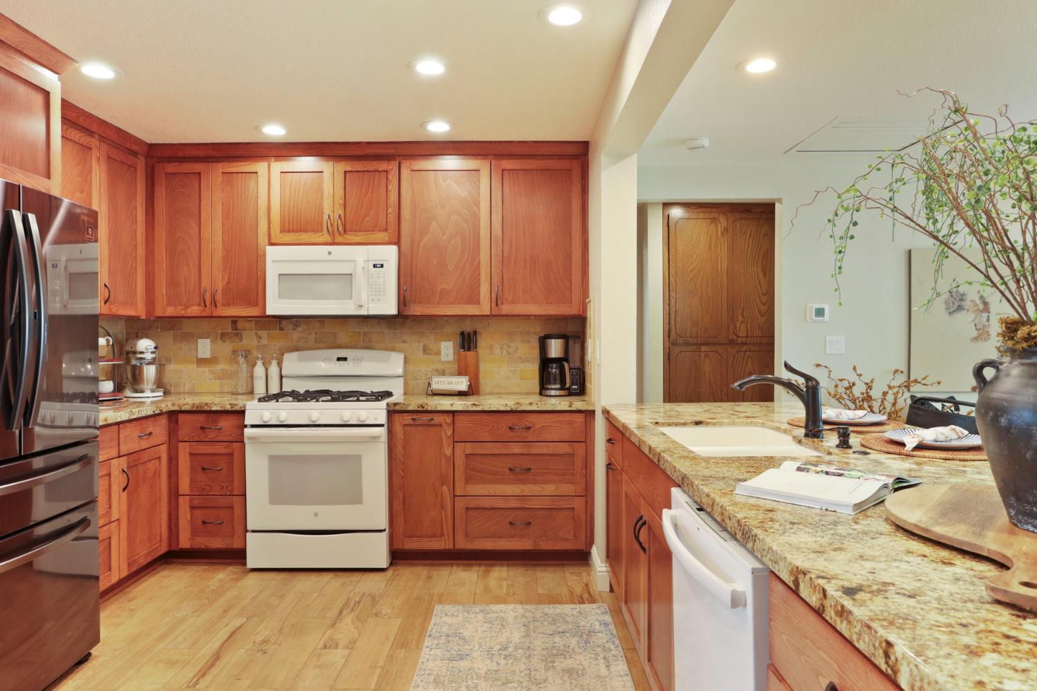 Detail Gallery Image 12 of 56 For 236 Emerson Ave, Modesto,  CA 95350 - 3 Beds | 1/1 Baths