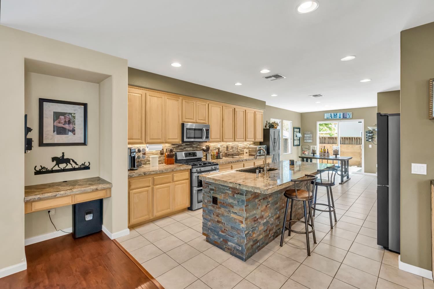 Detail Gallery Image 13 of 53 For 3962 Martis St, West Sacramento,  CA 95691 - 4 Beds | 2/1 Baths