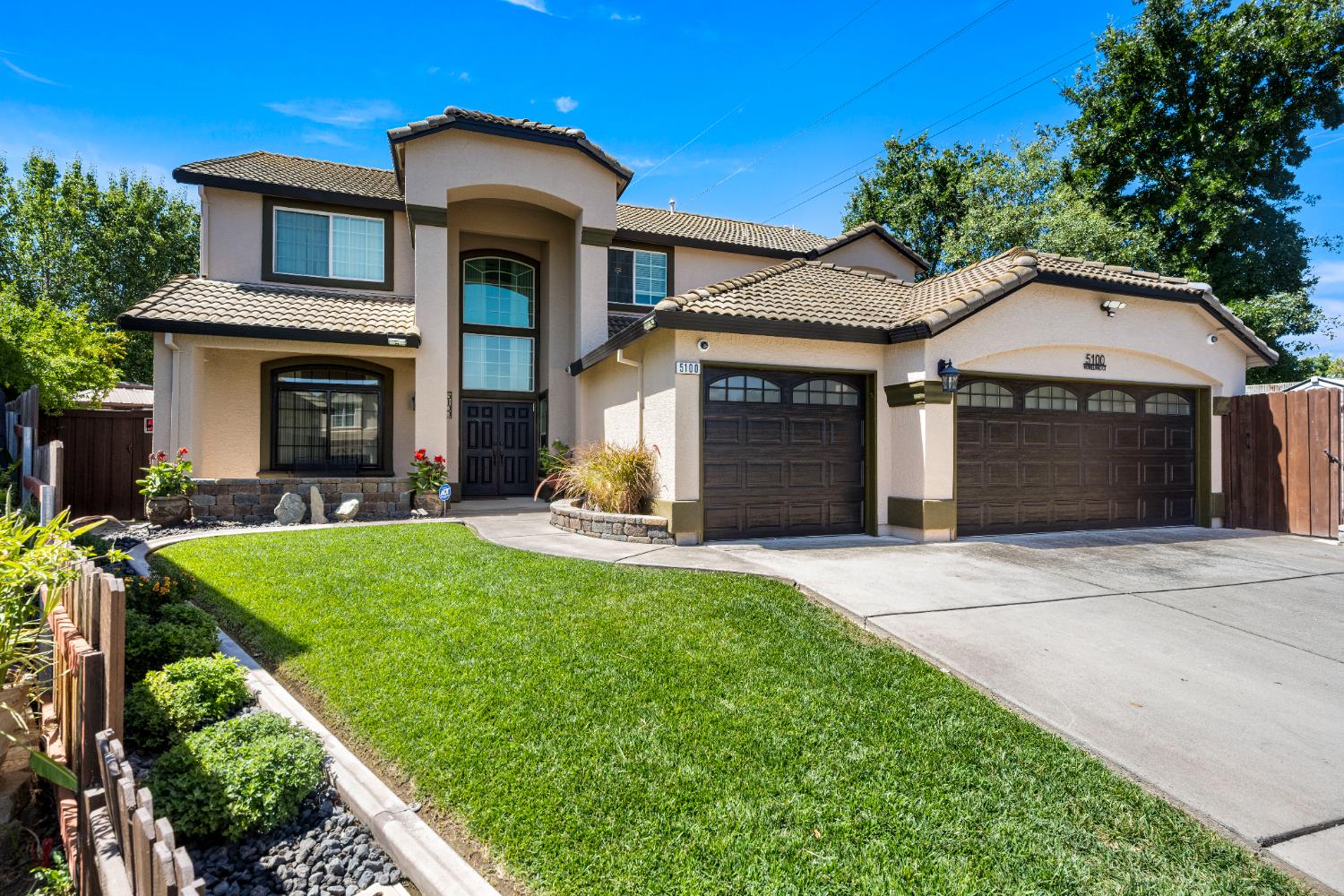 Detail Gallery Image 1 of 57 For 5100 Homeland Ct, Antelope,  CA 95843 - 6 Beds | 3 Baths