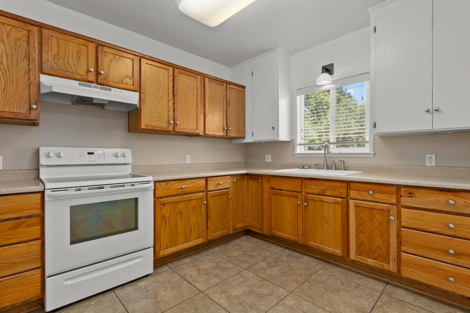 Detail Gallery Image 12 of 25 For 3030 Pioneer Rd, Hughson,  CA 95326 - 3 Beds | 1 Baths
