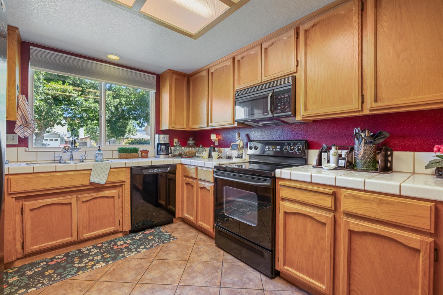 Detail Gallery Image 8 of 36 For 1009 Bobcat Ct, Modesto,  CA 95358 - 3 Beds | 2 Baths