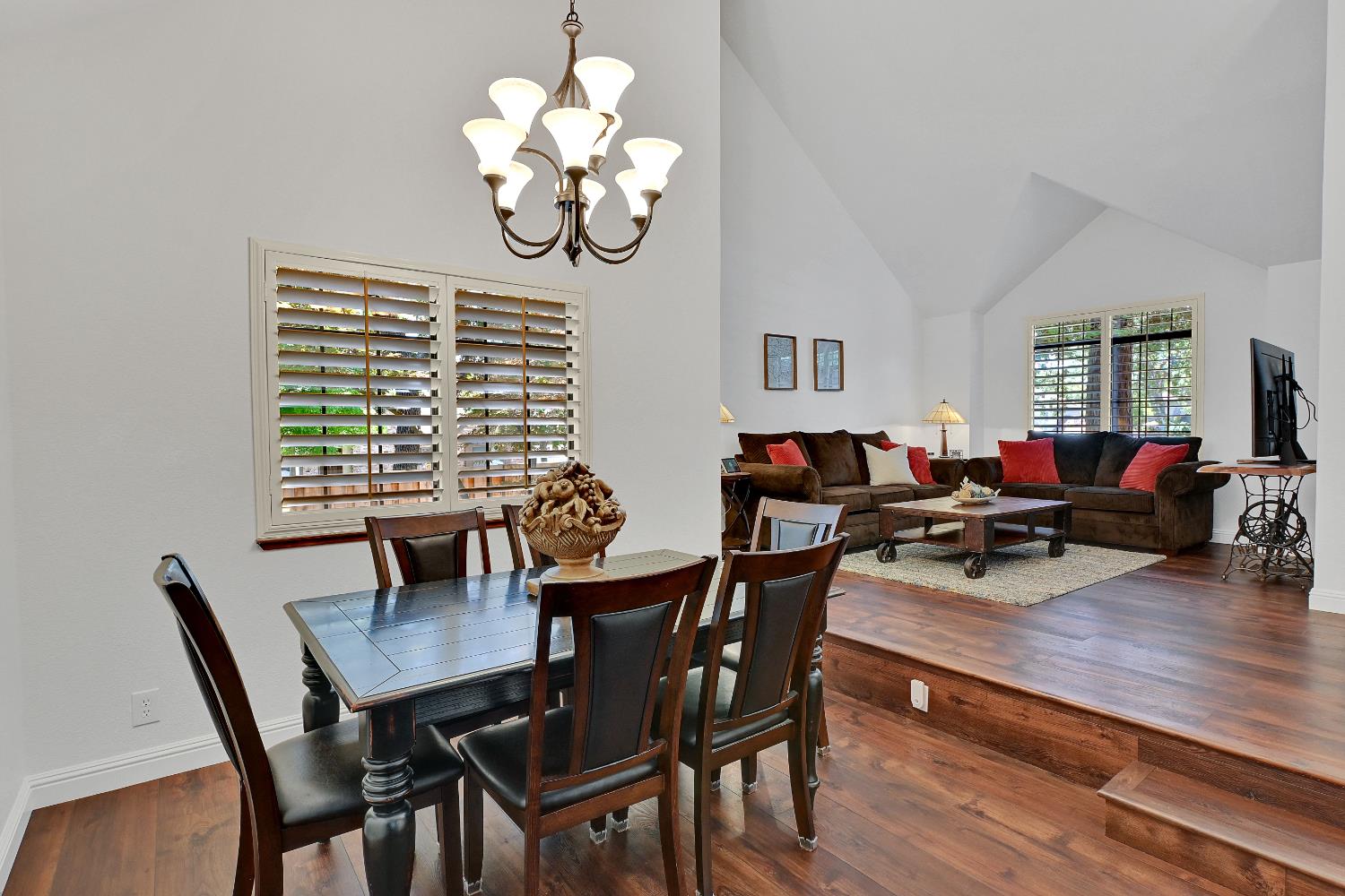 Detail Gallery Image 6 of 62 For 4710 Dea Way, Fair Oaks,  CA 95628 - 4 Beds | 3 Baths