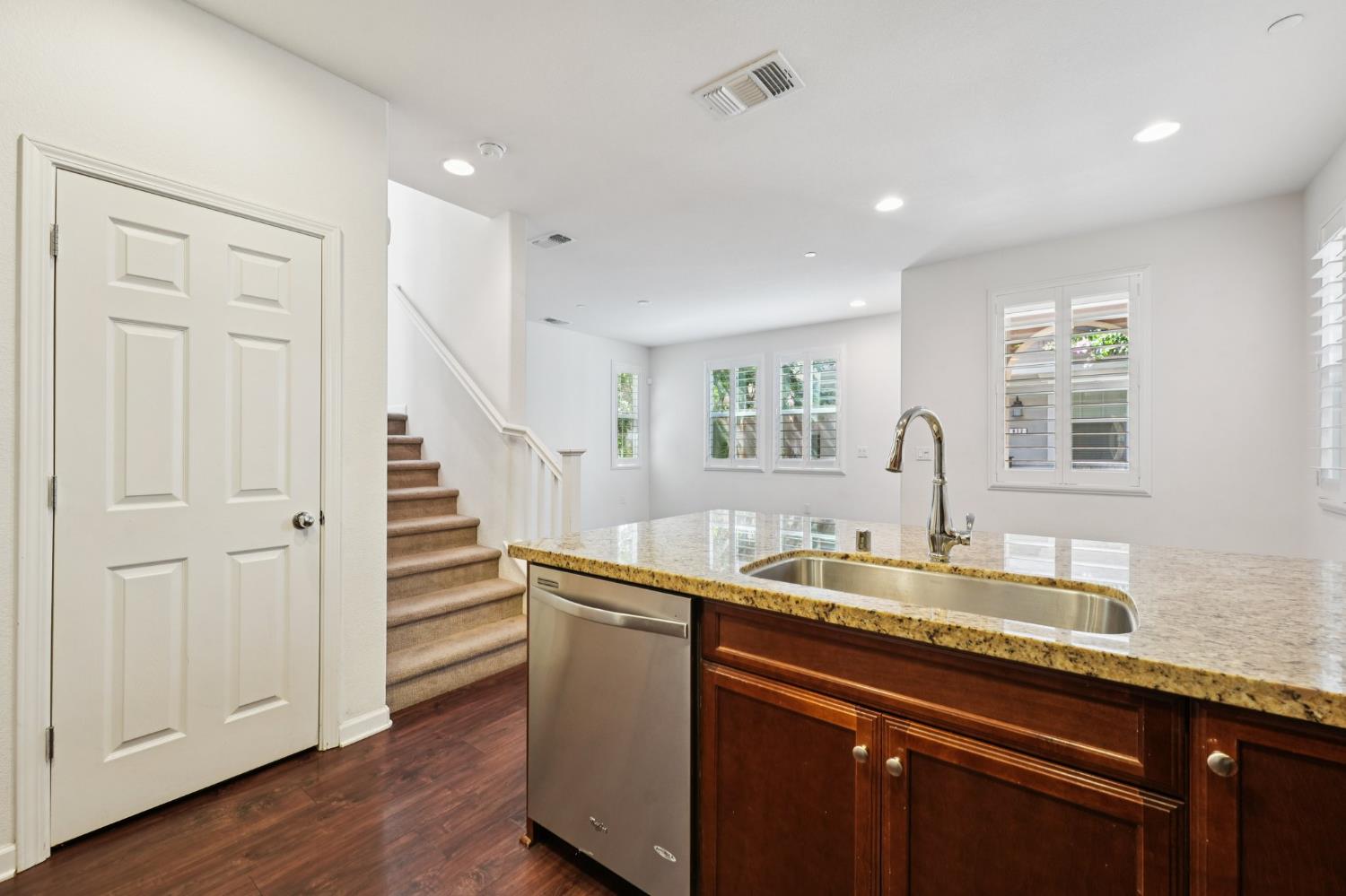 Detail Gallery Image 17 of 45 For 818 Queen Palm Ln, Brentwood,  CA 94513 - 3 Beds | 2/1 Baths