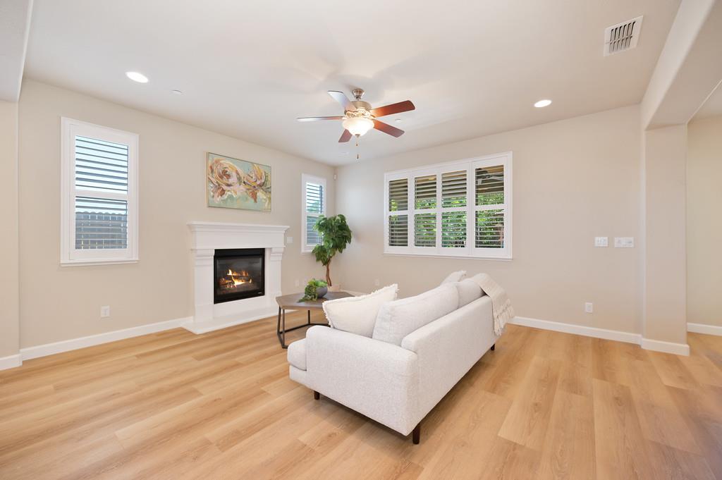 Detail Gallery Image 3 of 40 For 3096 Apache St, West Sacramento,  CA 95691 - 4 Beds | 3 Baths