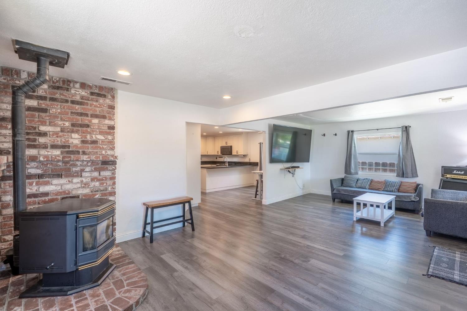Detail Gallery Image 7 of 28 For 1741 Idalou Ave, Modesto,  CA 95350 - 4 Beds | 2/1 Baths