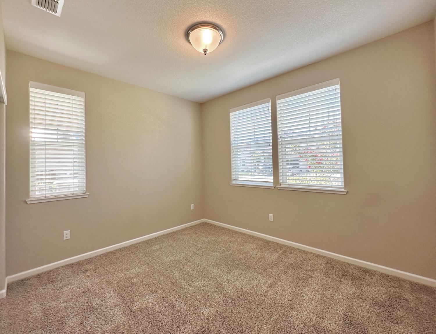 Detail Gallery Image 7 of 33 For 2544 Mack Way, Woodland,  CA 95776 - 4 Beds | 3 Baths