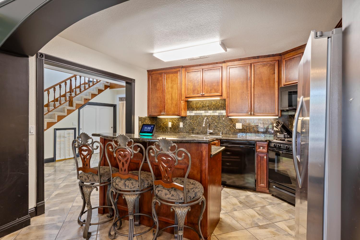 Detail Gallery Image 10 of 36 For 1846 Waring Way, Modesto,  CA 95350 - 5 Beds | 3 Baths