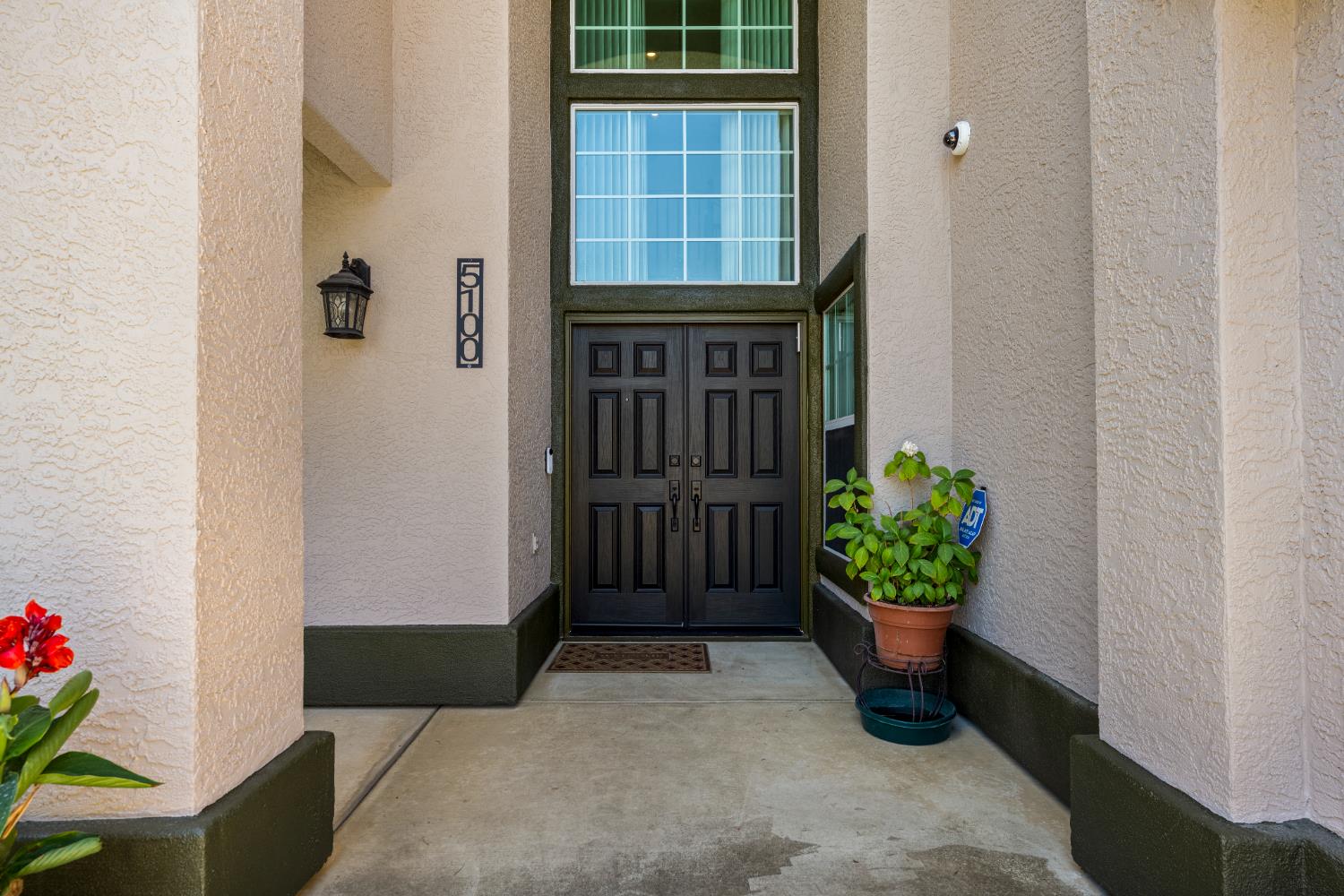 Detail Gallery Image 3 of 57 For 5100 Homeland Ct, Antelope,  CA 95843 - 6 Beds | 3 Baths