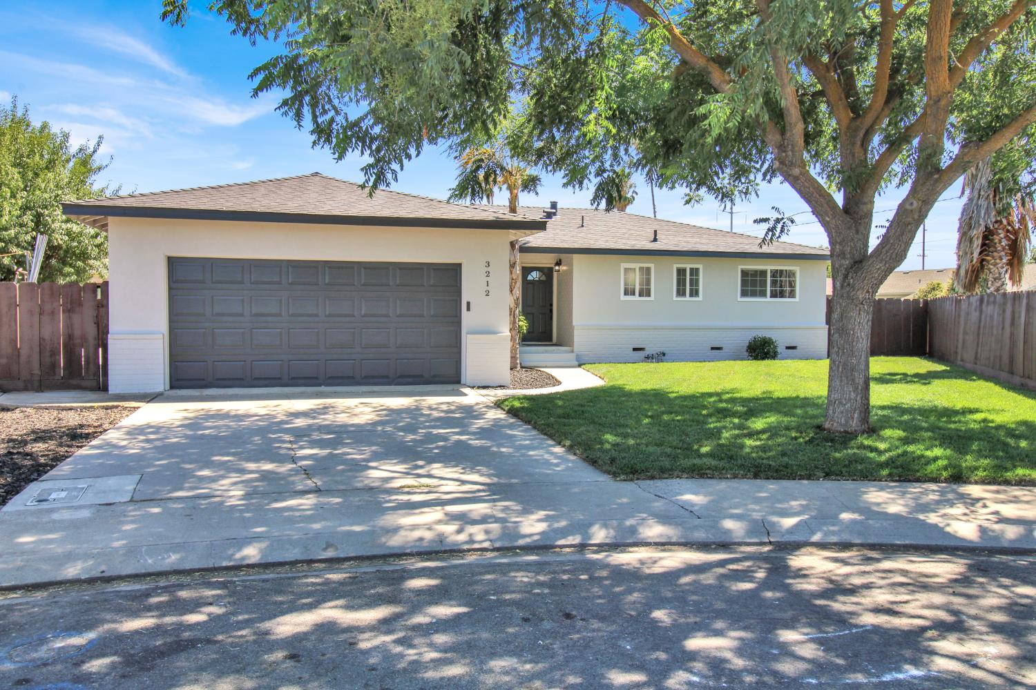 Detail Gallery Image 3 of 45 For 3212 Lotus Ct, Ceres,  CA 95307 - 3 Beds | 2 Baths