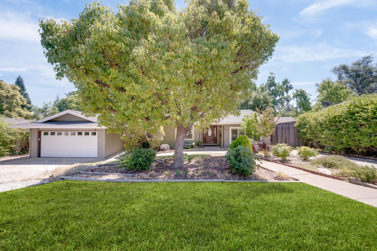 Detail Gallery Image 1 of 64 For 5352 Wedge Cir, Fair Oaks,  CA 95628 - 3 Beds | 2 Baths