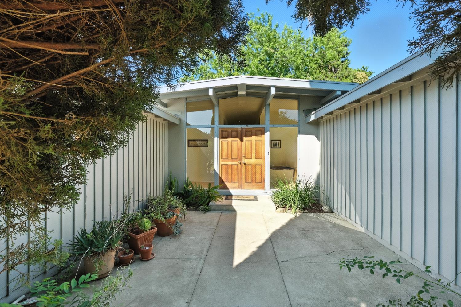 Detail Gallery Image 3 of 40 For 3896 Arrowhead Dr, El Dorado Hills,  CA 95762 - 4 Beds | 2 Baths