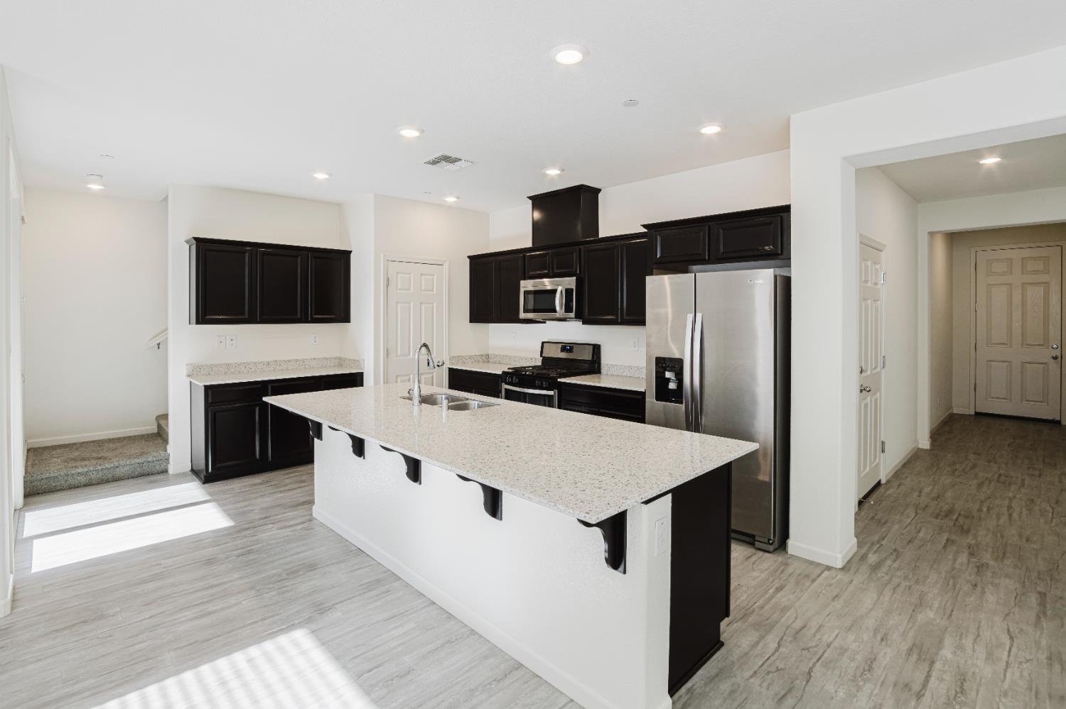 Detail Gallery Image 9 of 53 For 5231 Morning Bird Way, Sacramento,  CA 95835 - 5 Beds | 3 Baths