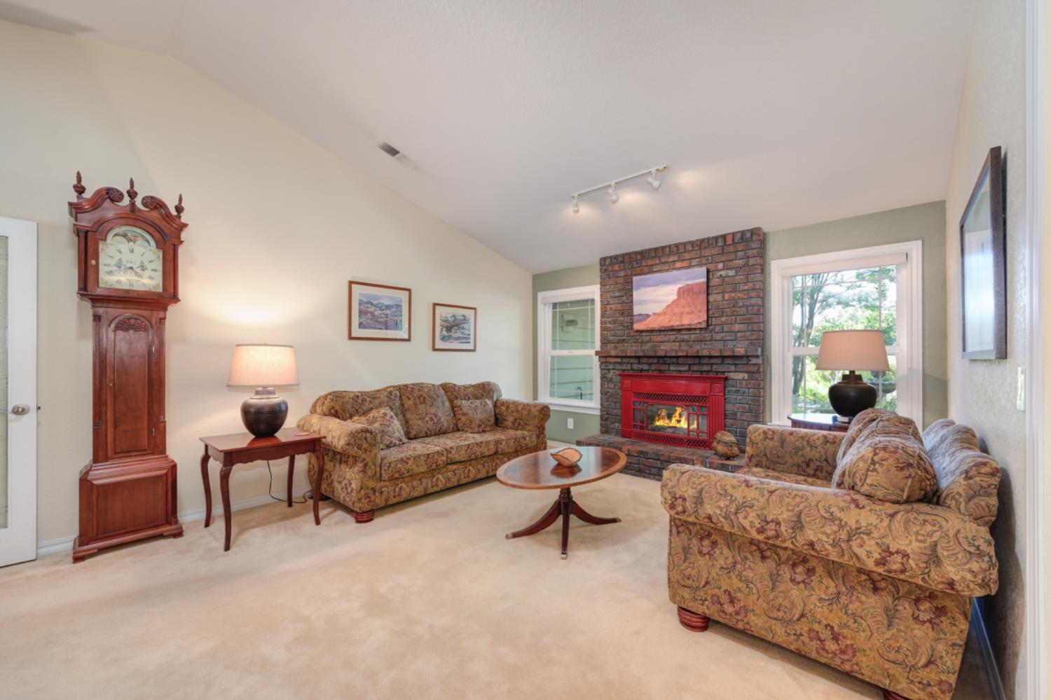 Detail Gallery Image 5 of 42 For 2421 Huckleberry Ln, Valley Springs,  CA 95252 - 3 Beds | 2 Baths