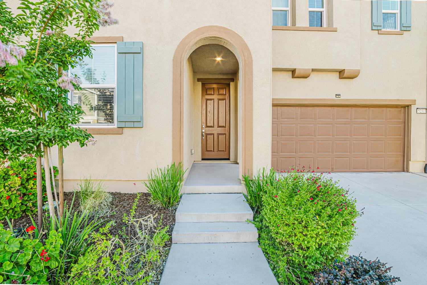 Detail Gallery Image 3 of 53 For 5231 Morning Bird Way, Sacramento,  CA 95835 - 5 Beds | 3 Baths