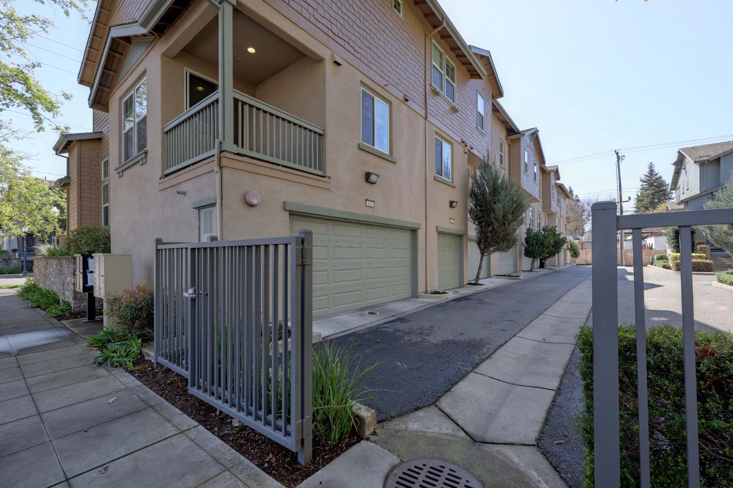 Detail Gallery Image 43 of 49 For 400 17th St #40,  Sacramento,  CA 95811 - 2 Beds | 2/1 Baths
