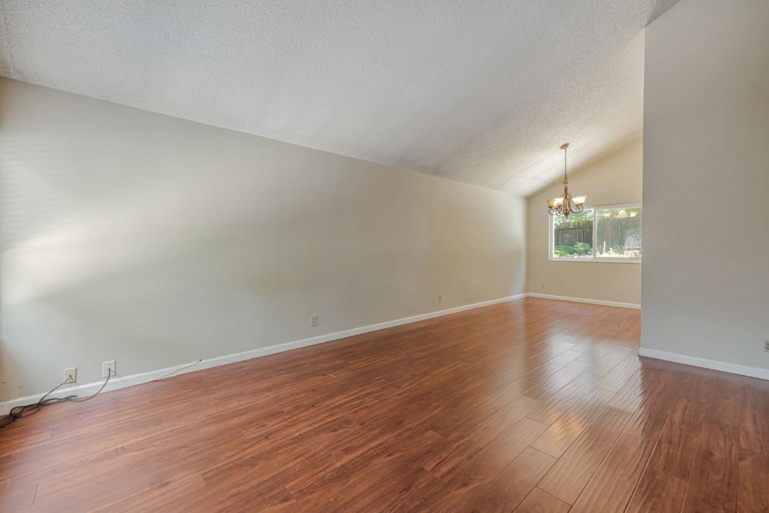 Detail Gallery Image 11 of 38 For 5544 Montia Ct, Orangevale,  CA 95662 - 4 Beds | 2/1 Baths