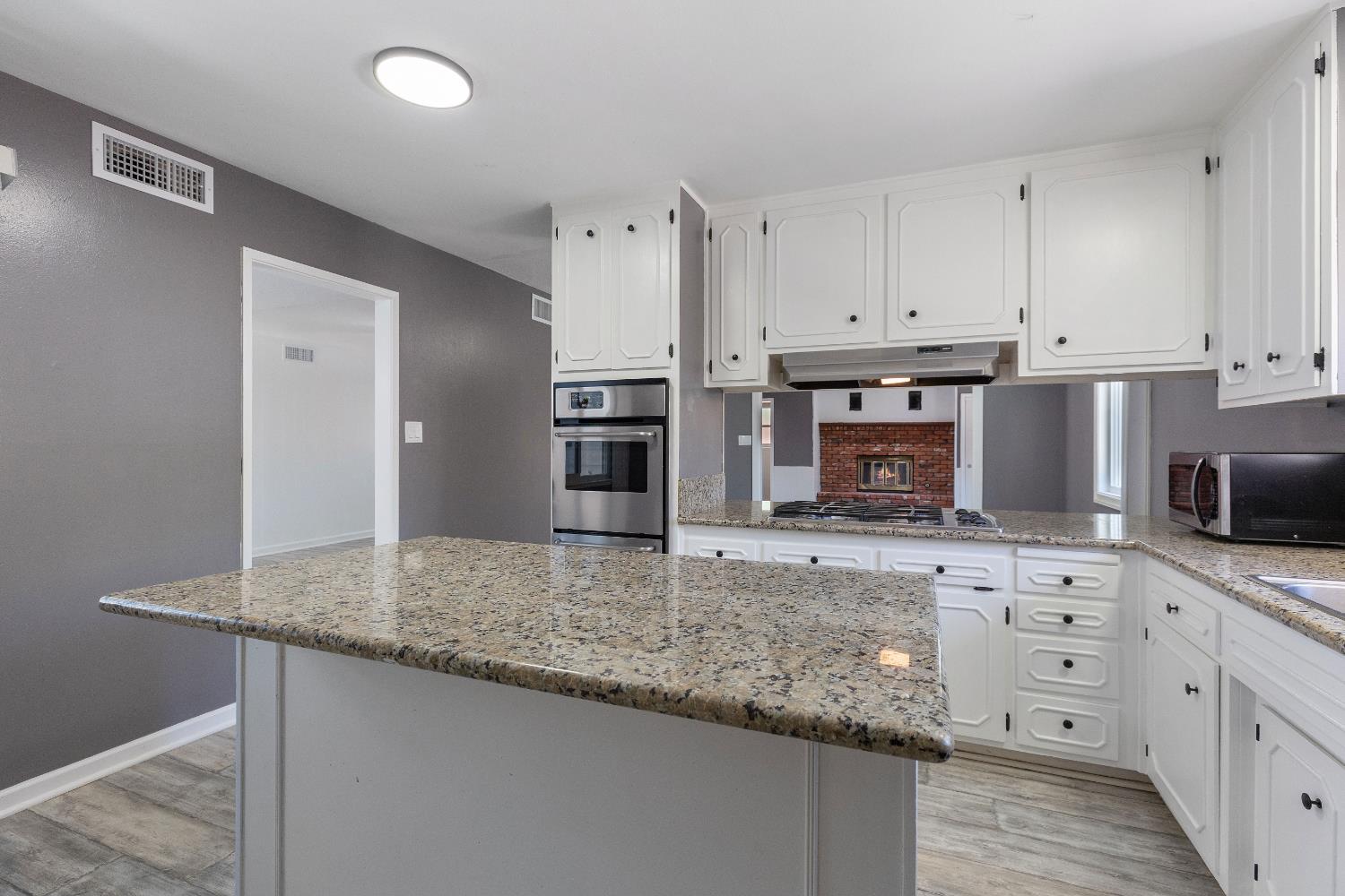 Detail Gallery Image 20 of 40 For 2537 Warrego Way, Sacramento,  CA 95826 - 4 Beds | 2/1 Baths